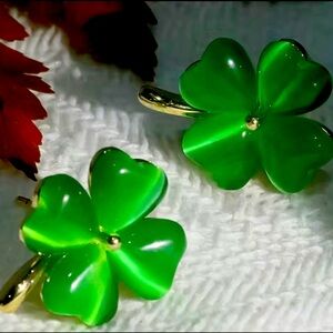 green four leaf Clover Earrings - beautiful!!